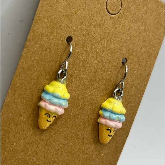 Pastel cartoon ice cream dangling earrings - Picture 3 of 3